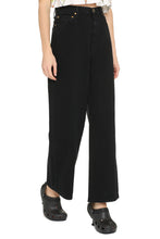 Load image into Gallery viewer, Straight leg jeans
