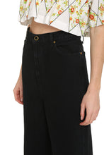 Load image into Gallery viewer, Straight leg jeans

