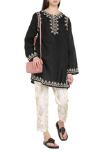 Load image into Gallery viewer, Embroidered linen tunic

